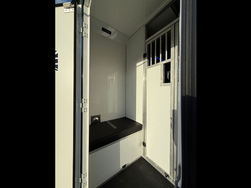 Peugeot Boxer 2.2L 335 Professional L3H2 Blue HDi  Diesel Manual Euro 6 (138 bhp) 0dr Manual 2026