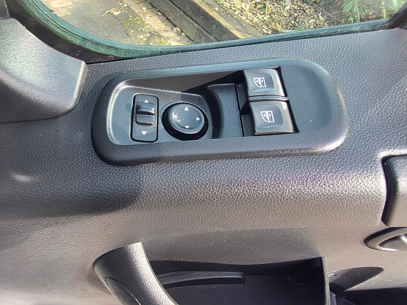 Renault Master 2.3 dCi 35 Business Panel Van 4dr Diesel Manual FWD LWB Medium Roof Euro 6 (135 ps) 2dr Manual 2026