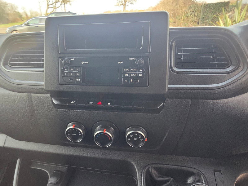 Renault Master 2.3 dCi 35 Business Panel Van 4dr Diesel Manual FWD LWB Medium Roof Euro 6 (135 ps) 2dr Manual 2026