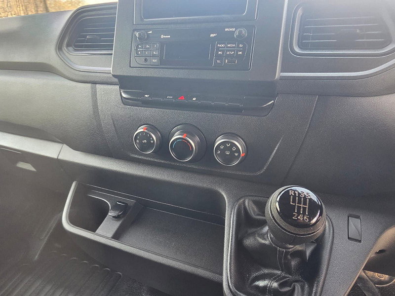 Renault Master 2.3 dCi 35 Business Panel Van 4dr Diesel Manual FWD LWB Medium Roof Euro 6 (135 ps) 2dr Manual 2026