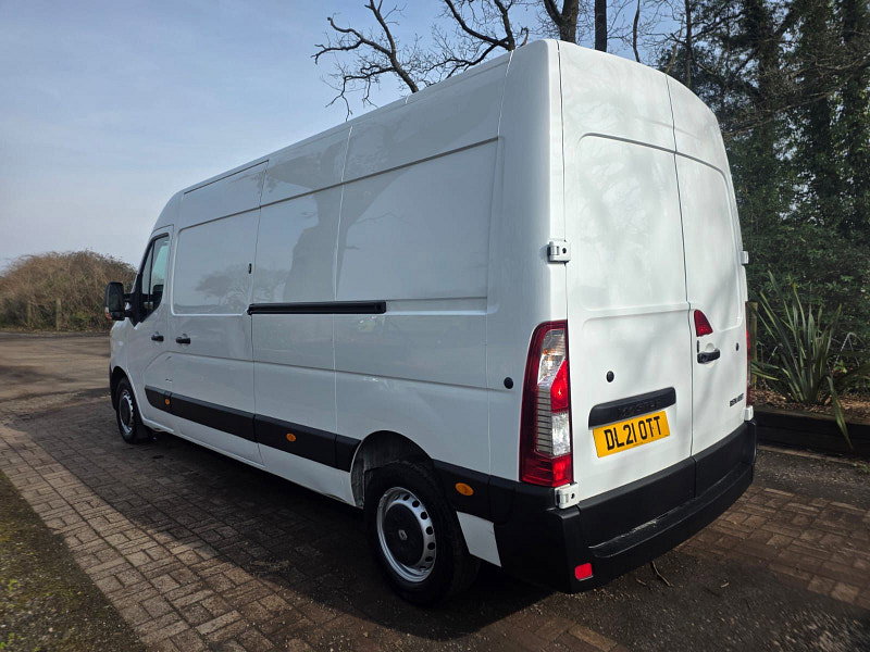 Renault Master 2.3 dCi 35 Business Panel Van 4dr Diesel Manual FWD LWB Medium Roof Euro 6 (135 ps) 2dr Manual 2026