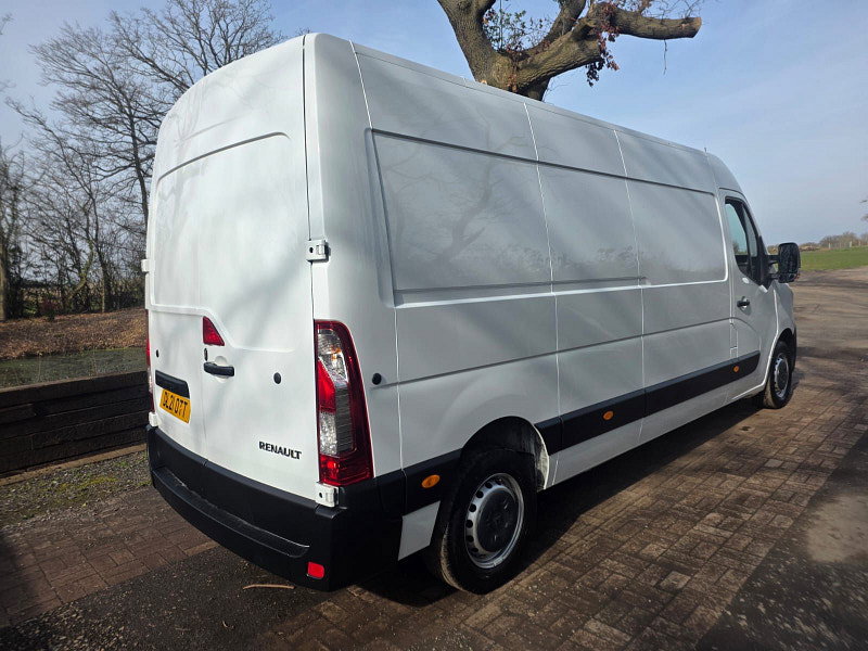 Renault Master 2.3 dCi 35 Business Panel Van 4dr Diesel Manual FWD LWB Medium Roof Euro 6 (135 ps) 2dr Manual 2026