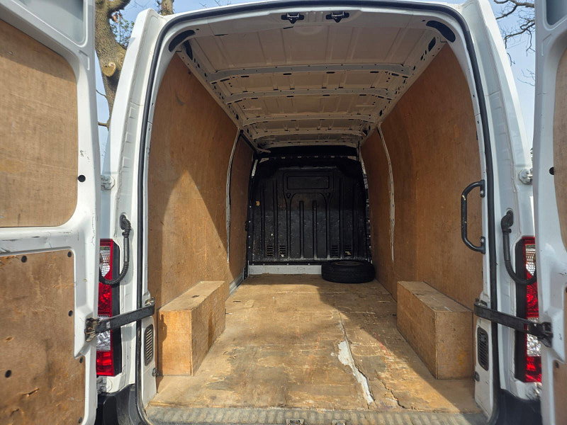 Renault Master 2.3 dCi 35 Business Panel Van 4dr Diesel Manual FWD LWB Medium Roof Euro 6 (135 ps) 2dr Manual 2026