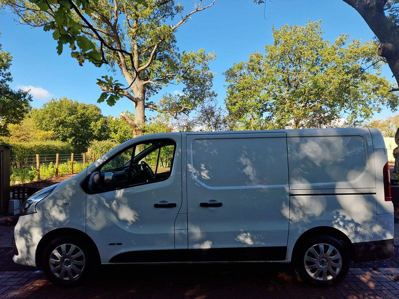Renault Trafic 1.6 dCi 27 Business+ Panel Van 5dr Diesel Manual SWB Standard Roof Euro 5 (115 ps) 4dr Manual 2026