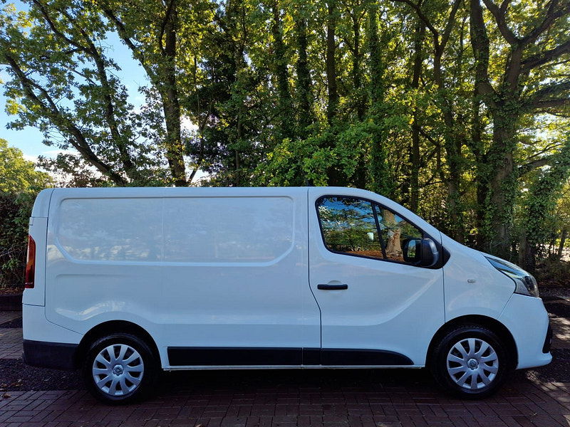 Renault Trafic 1.6 dCi 27 Business+ Panel Van 5dr Diesel Manual SWB Standard Roof Euro 5 (115 ps) 4dr Manual 2026