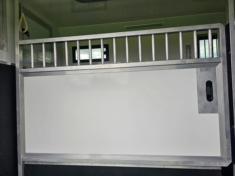 RENAULT TRUCKS MASTER 2.3 Diesel Manual 3.5T Equus Horse Truck 0dr Manual 2026