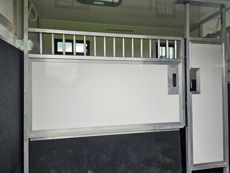 RENAULT TRUCKS MASTER 2.3 Diesel Manual 3.5T Equus Horse Truck 0dr Manual 2026