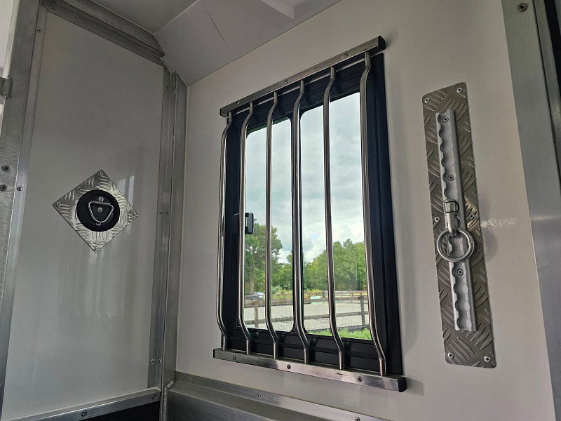 RENAULT TRUCKS MASTER 2.3 Diesel Manual 3.5T Equus Horse Truck 0dr Manual 2026