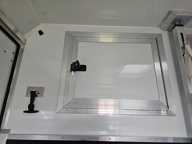 RENAULT TRUCKS MASTER 2.3 Diesel Manual 3.5T Equus Horse Truck 0dr Manual 2026