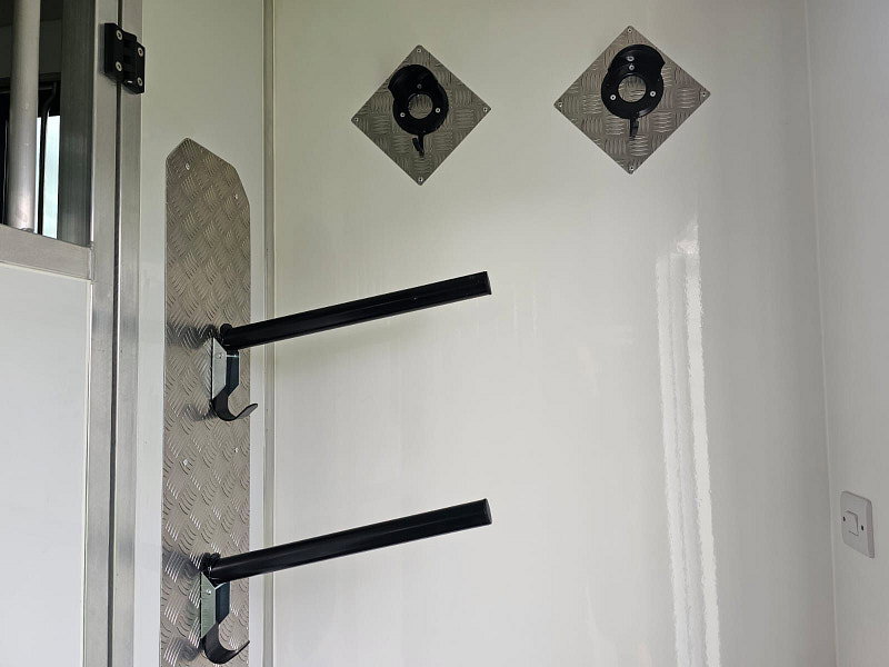 RENAULT TRUCKS MASTER 2.3 Diesel Manual 3.5T Equus Horse Truck 0dr Manual 2026