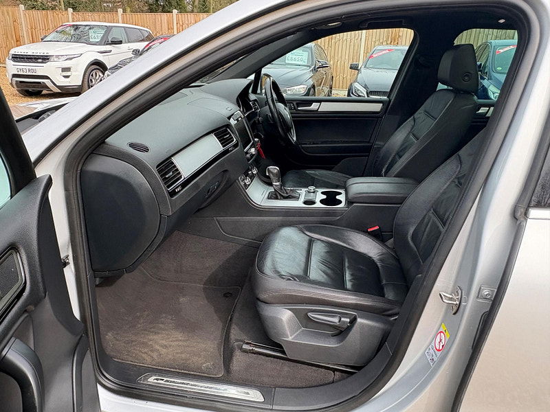 Volkswagen Touareg 3.0 TDI V6 BlueMotion Tech R-Line Tiptronic 4WD Euro 5 (s/s) 5dr 5dr Automatic 2026