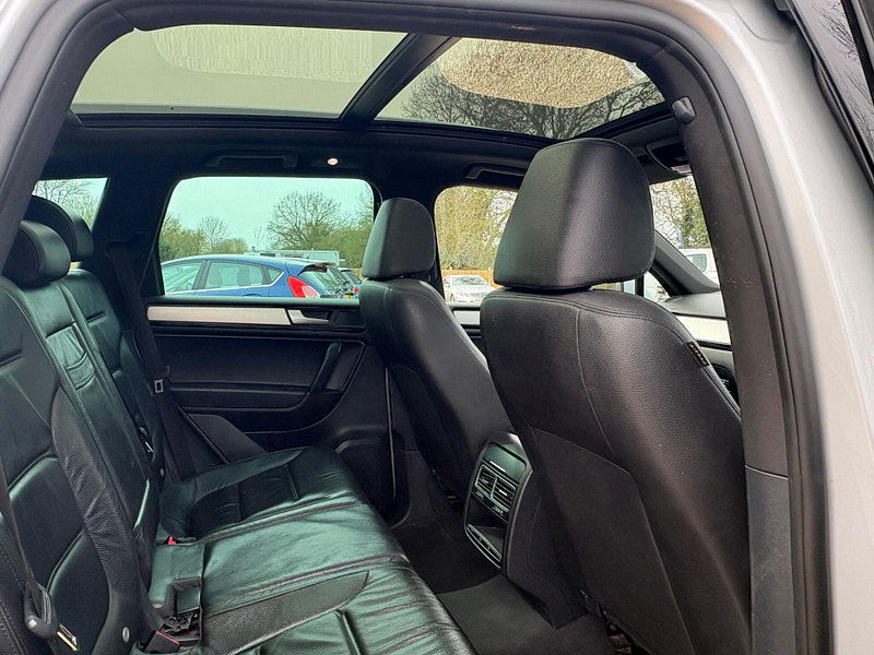 Volkswagen Touareg 3.0 TDI V6 BlueMotion Tech R-Line Tiptronic 4WD Euro 5 (s/s) 5dr 5dr Automatic 2026