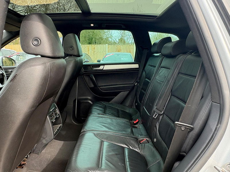 Volkswagen Touareg 3.0 TDI V6 BlueMotion Tech R-Line Tiptronic 4WD Euro 5 (s/s) 5dr 5dr Automatic 2026