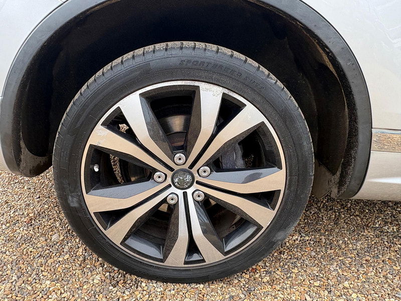 Volkswagen Touareg 3.0 TDI V6 BlueMotion Tech R-Line Tiptronic 4WD Euro 5 (s/s) 5dr 5dr Automatic 2026