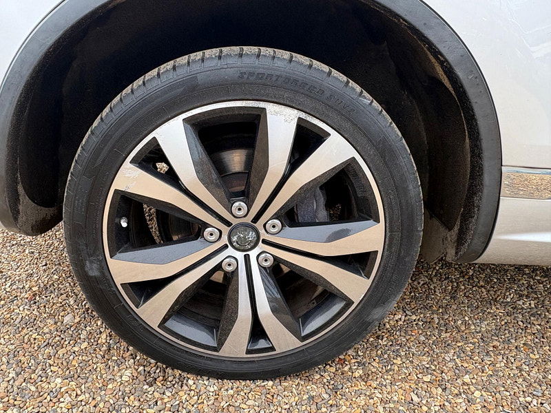 Volkswagen Touareg 3.0 TDI V6 BlueMotion Tech R-Line Tiptronic 4WD Euro 5 (s/s) 5dr 5dr Automatic 2026