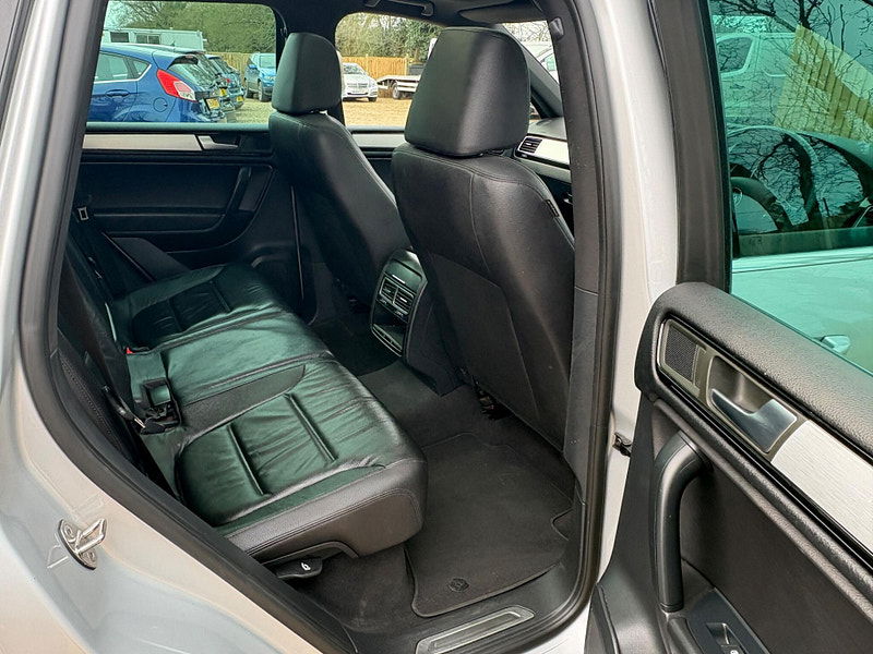 Volkswagen Touareg 3.0 TDI V6 BlueMotion Tech R-Line Tiptronic 4WD Euro 5 (s/s) 5dr 5dr Automatic 2026