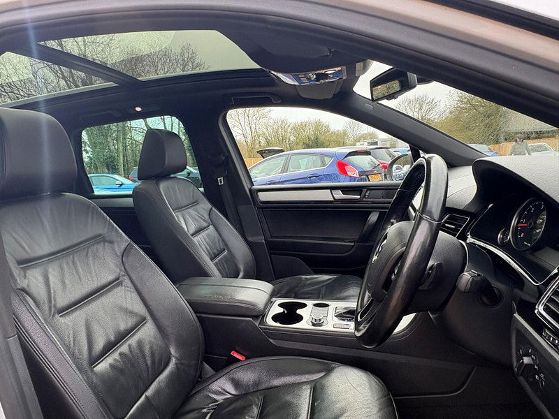 Volkswagen Touareg 3.0 TDI V6 BlueMotion Tech R-Line Tiptronic 4WD Euro 5 (s/s) 5dr 5dr Automatic 2026