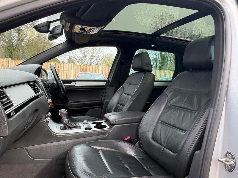 Volkswagen Touareg 3.0 TDI V6 BlueMotion Tech R-Line Tiptronic 4WD Euro 5 (s/s) 5dr 5dr Automatic 2026