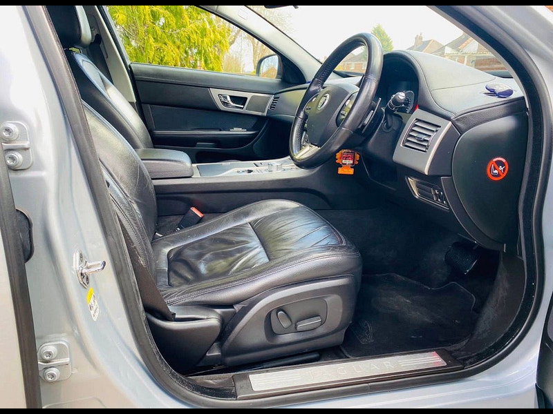 Jaguar XF 2.7d V6 Luxury Saloon 4dr Diesel Auto Euro 4 (207 ps) 4dr Automatic 2026