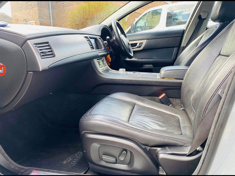 Jaguar XF 2.7d V6 Luxury Saloon 4dr Diesel Auto Euro 4 (207 ps) 4dr Automatic 2026