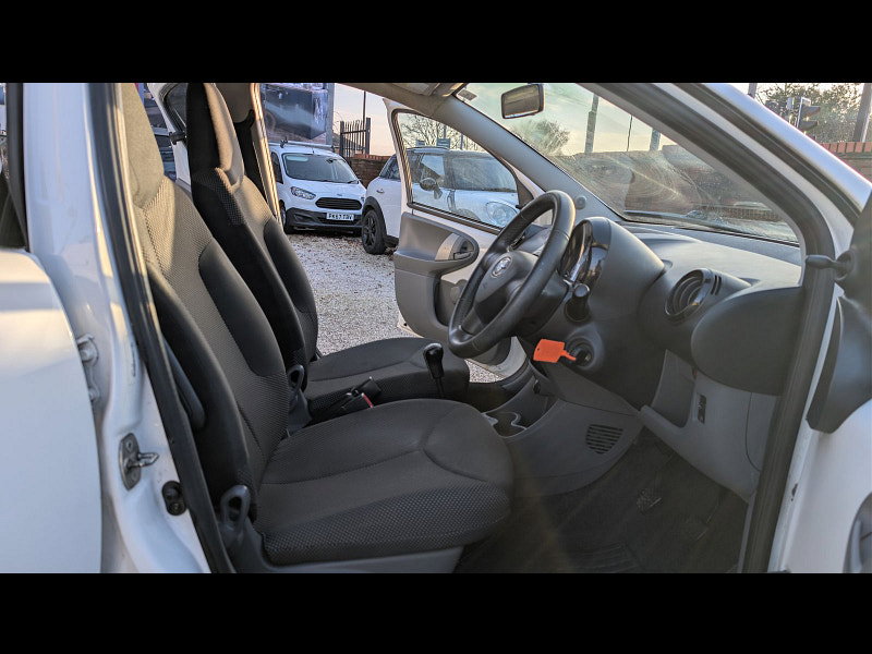 Toyota Aygo 1.0 VVT-i Go Hatchback 5dr Petrol Manual Euro 5 (67 ps) 5dr Manual 2026