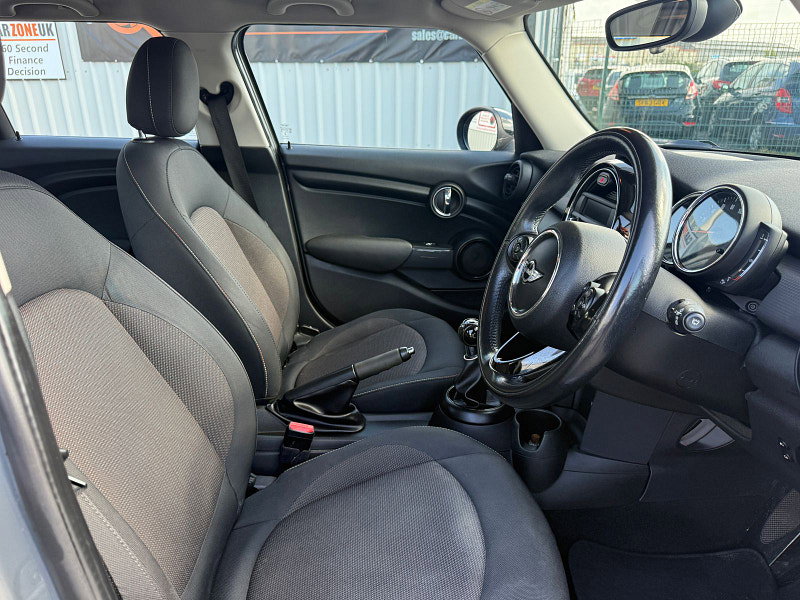 MINI Hatch 1.5 Cooper Hatchback 5dr Petrol Manual Euro 6 (s/s) (136 ps) 5dr Manual 2026