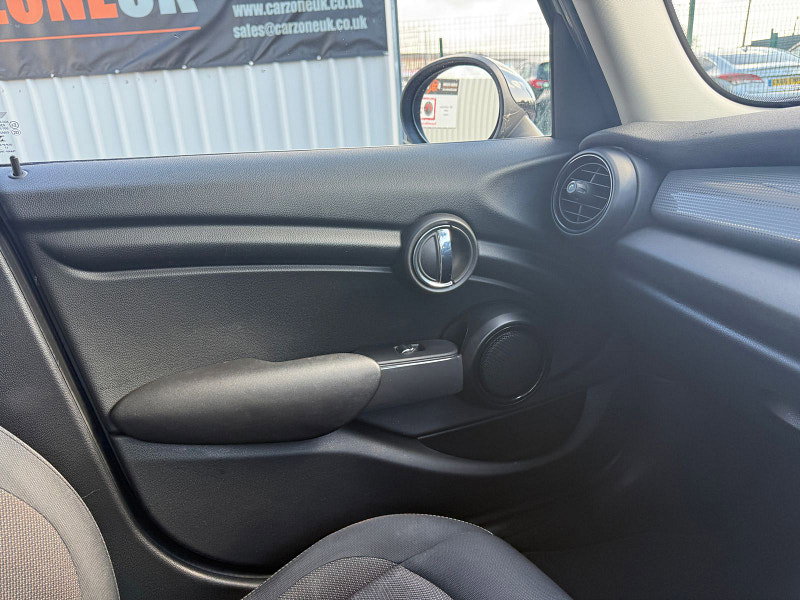 MINI Hatch 1.5 Cooper Hatchback 5dr Petrol Manual Euro 6 (s/s) (136 ps) 5dr Manual 2026