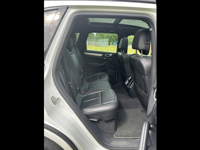 Porsche Cayenne 4.2 TD V8 S SUV 5dr Diesel TiptronicS 4WD Euro 5 (s/s) (382 ps) 5dr Automatic 2026
