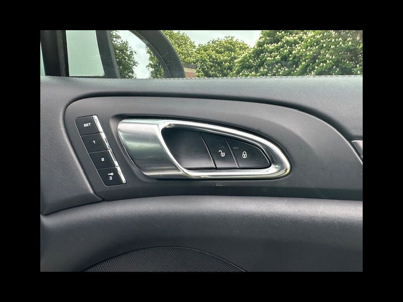Porsche Cayenne 4.2 TD V8 S SUV 5dr Diesel TiptronicS 4WD Euro 5 (s/s) (382 ps) 5dr Automatic 2026