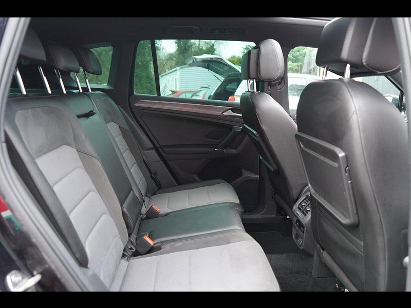 Volkswagen Tiguan 2.0 TSI R-Line SUV 5dr Petrol DSG 4Motion Euro 6 (s/s) (180 ps)