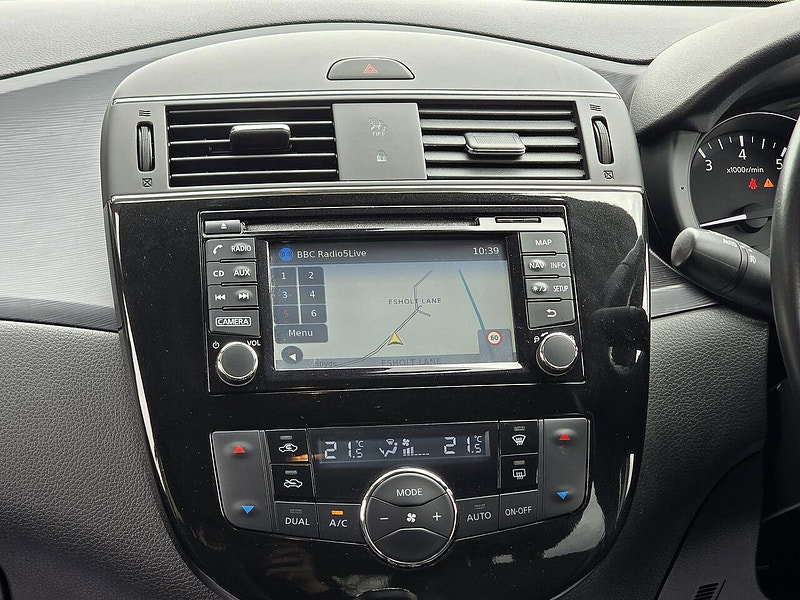 Nissan Pulsar 1.2 DIG-T N-Connecta Hatchback 5dr Petrol XTRON Euro 6 (s/s) (115 ps)