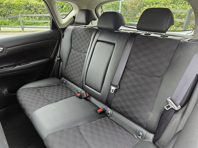 Nissan Pulsar 1.2 DIG-T N-Connecta Hatchback 5dr Petrol XTRON Euro 6 (s/s) (115 ps)