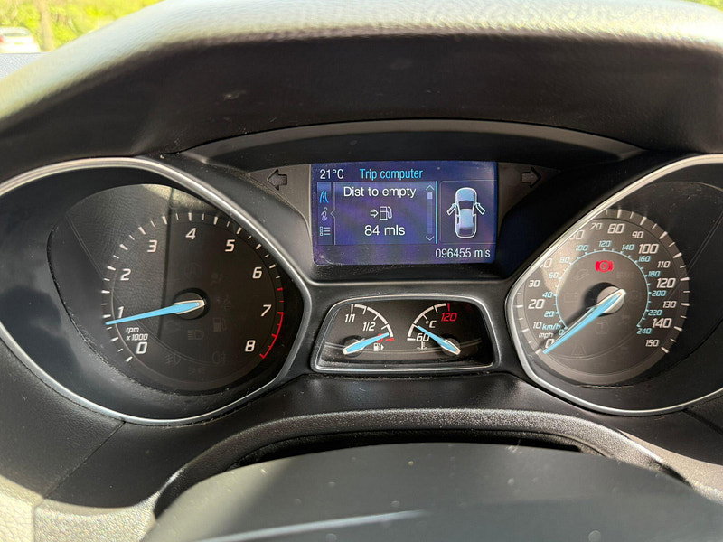 Ford Focus 1.0T EcoBoost Titanium Navigator Euro 5 (s/s) 5dr