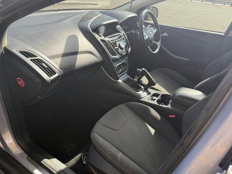 Ford Focus 1.0T EcoBoost Titanium Navigator Euro 5 (s/s) 5dr