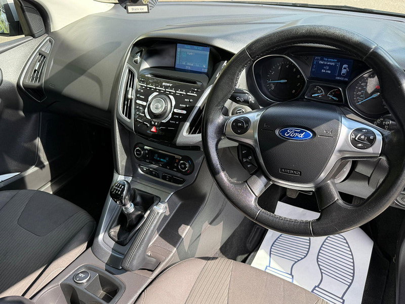 Ford Focus 1.0T EcoBoost Titanium Navigator Euro 5 (s/s) 5dr