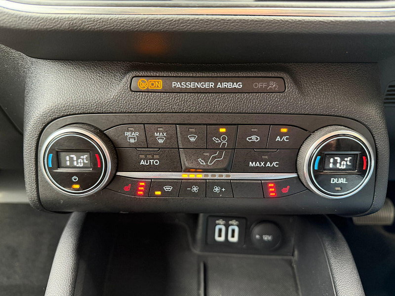 Ford Focus TITANIUM EDITION MHEV