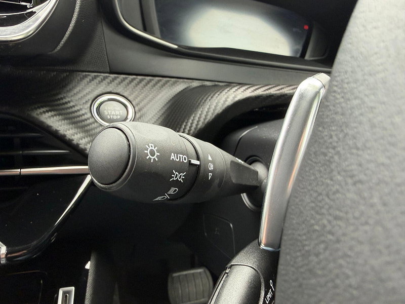 Peugeot 2008 PURETECH EAT8 S/S ALLURE