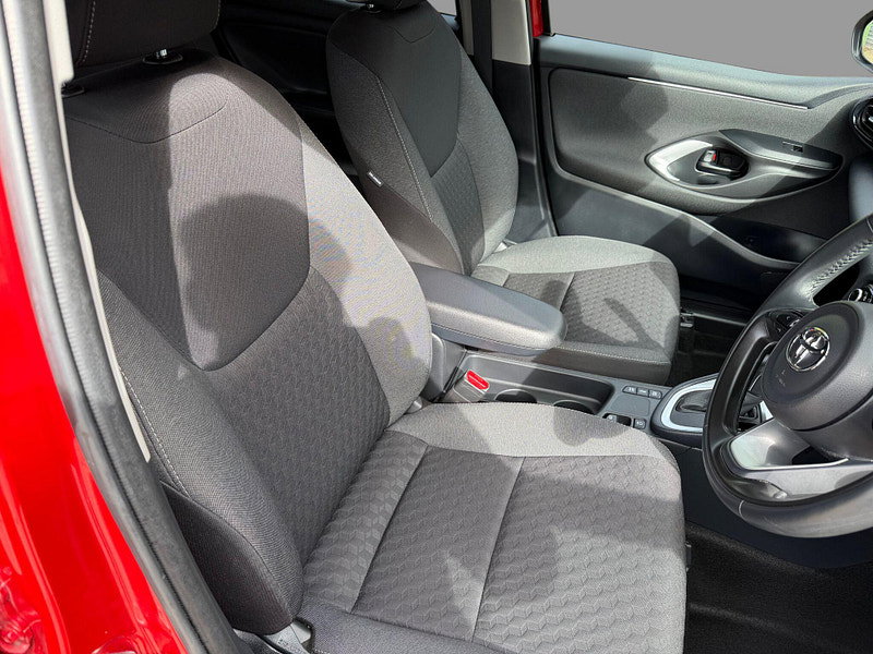 Toyota Yaris DESIGN FHEV