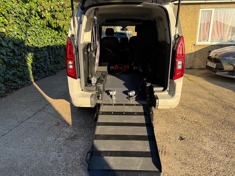 Vauxhall Combo Life SE XL S/S WAV Conversion