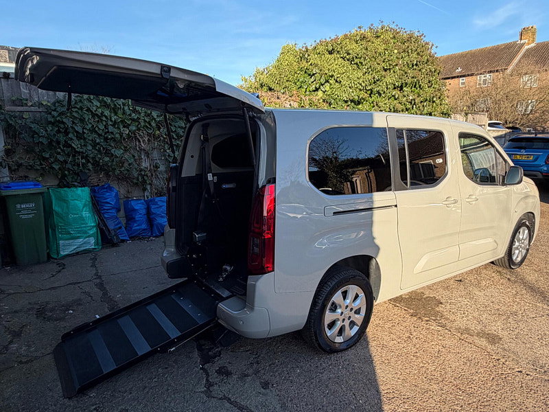 Vauxhall Combo Life SE XL S/S WAV Conversion