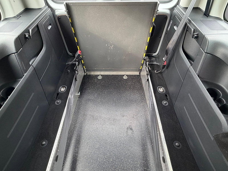 Volkswagen Caddy maxi 5 st automatic C20 LIFE TDI Wheel Chair Aadapted