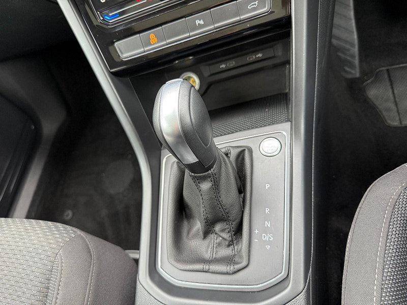 Volkswagen Touran MATCH TSI DSG Automatic