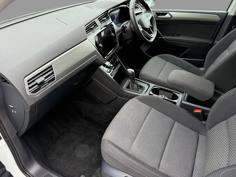 Volkswagen Touran MATCH TSI DSG Automatic