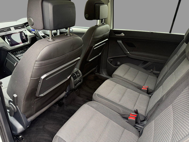 Volkswagen Touran MATCH TSI DSG Automatic
