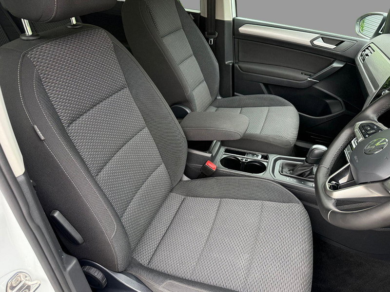 Volkswagen Touran MATCH TSI DSG Automatic