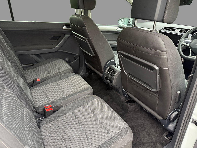 Volkswagen Touran MATCH TSI DSG Automatic