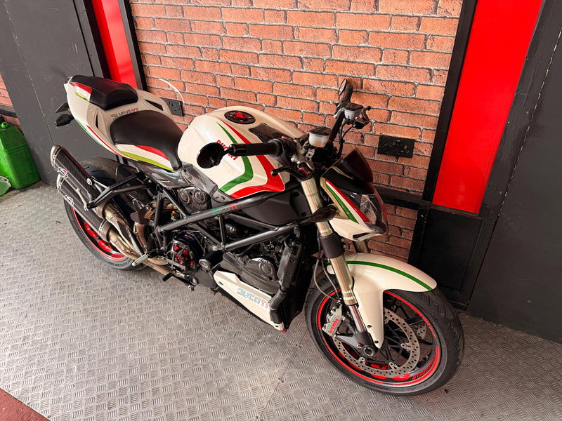 DUCATI Streetfighter 1100 TRICOLORE LOW MILES LOTS OF EXTRAS