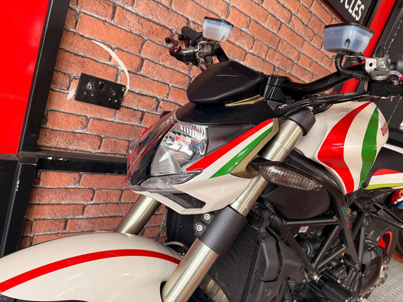 DUCATI Streetfighter 1100 TRICOLORE LOW MILES LOTS OF EXTRAS