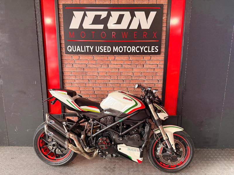 DUCATI Streetfighter 1100 TRICOLORE LOW MILES LOTS OF EXTRAS