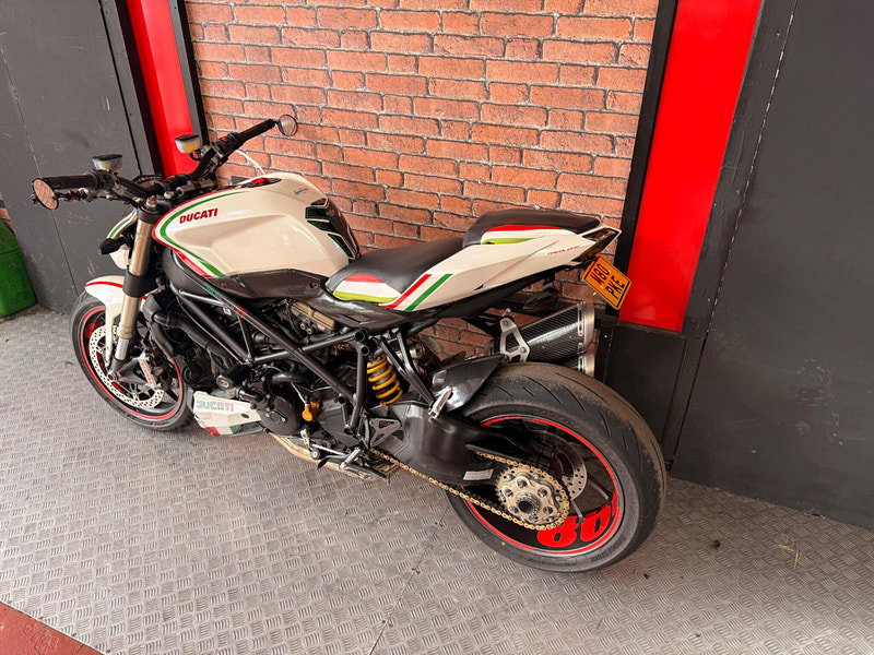 DUCATI Streetfighter 1100 TRICOLORE LOW MILES LOTS OF EXTRAS